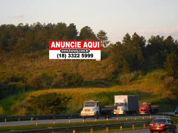 Painel na Rodovia Ayrton Senna Painel na Rodovia Ayrton Senna